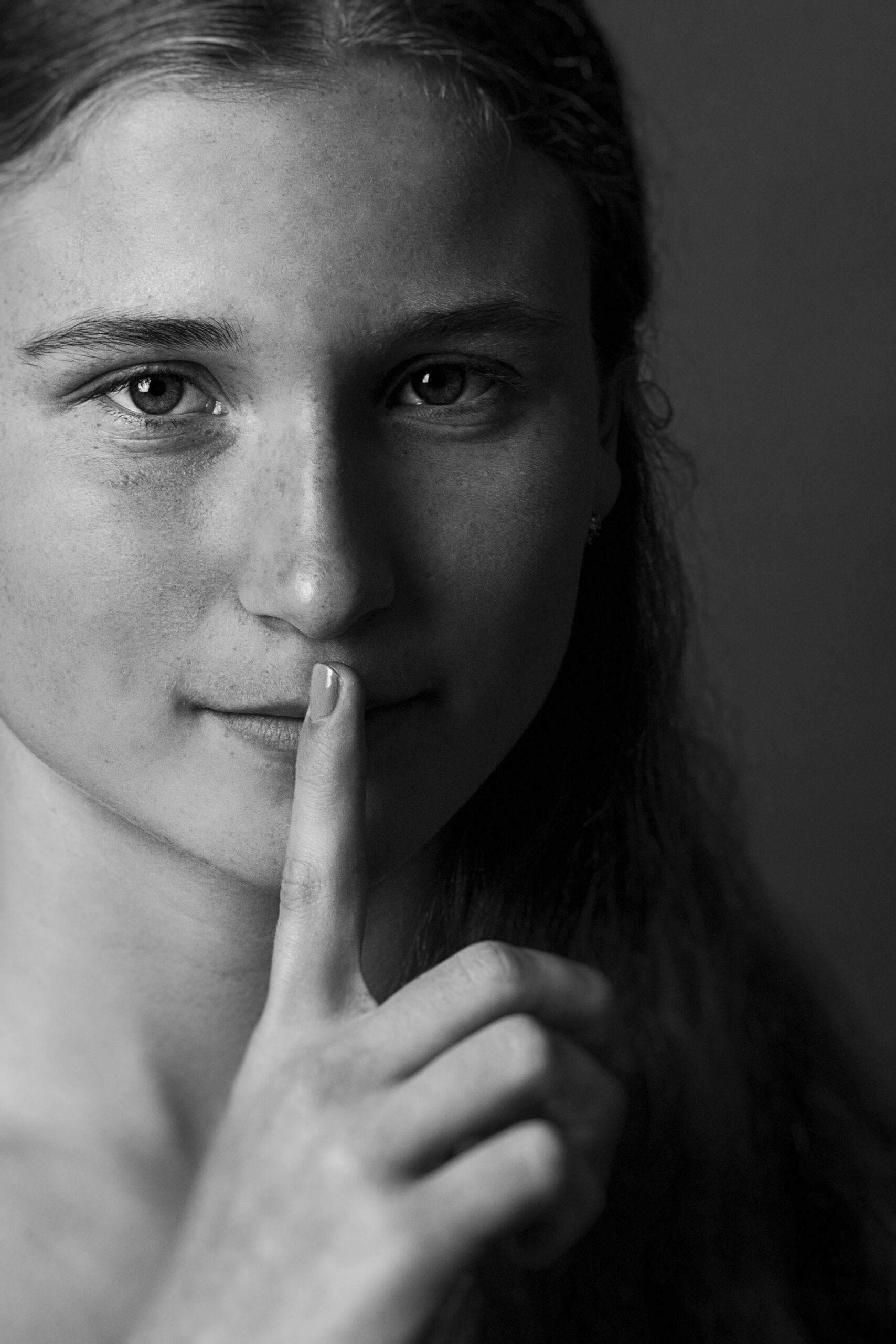 portrétní fotograf Kladno – studiový portrét ženy